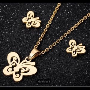 Fashion Butterfly Necklaces Set
